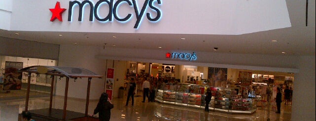 Macy's is one of Henriqueさんのお気に入りスポット.