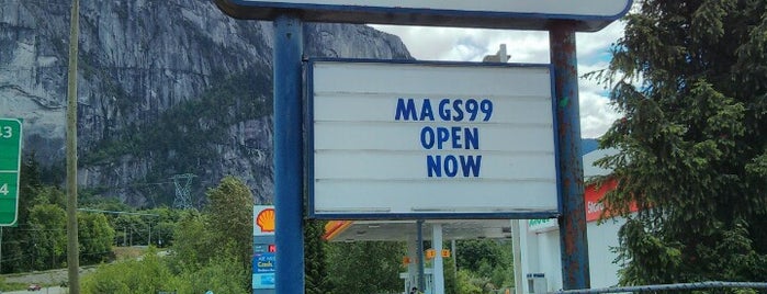 Mag's 99 Fried Chicken and Mexican Cantina is one of Lugares favoritos de Kristine.