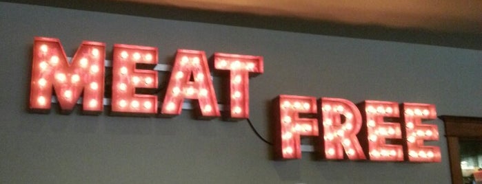 Chicago Diner is one of Lugares favoritos de felicia.