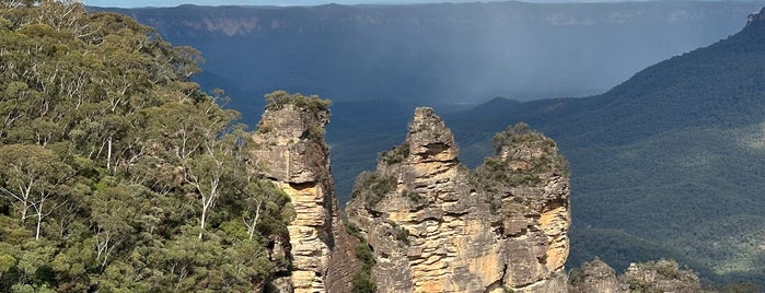 The Three Sisters is one of Australien.