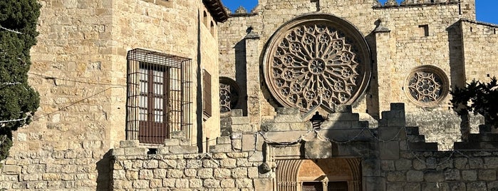 Monestir de Sant Cugat is one of Descobrir Catalunya.