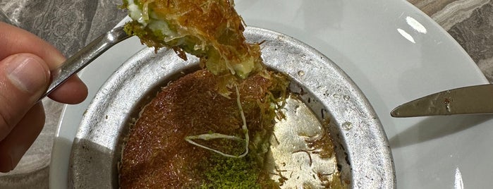 El-Zem Künefe is one of İstanbul Desserts.