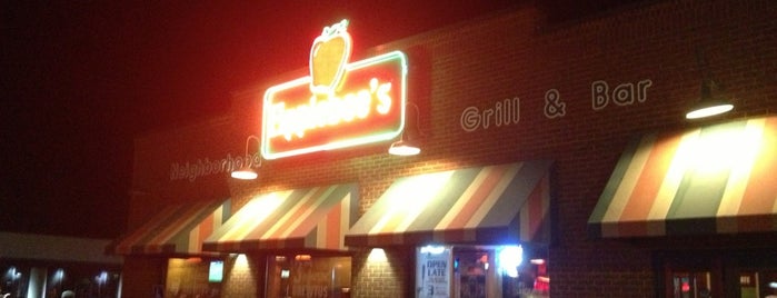 Applebee's Grill + Bar is one of Locais curtidos por Ryan.