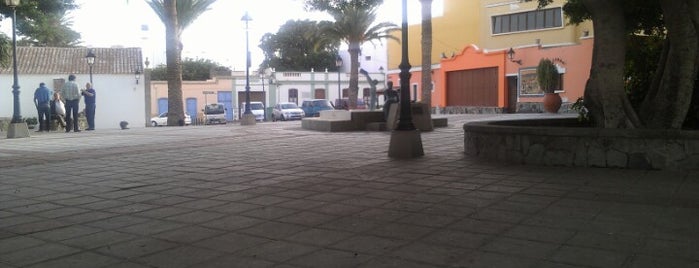 Plaza De Sardina is one of Sitios.