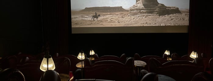 Roxy Cinemas is one of Lieux qui ont plu à M.