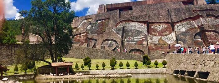 Centro Ceremonial Otomí is one of Tempat yang Disukai Alejandra.