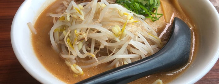 徳島ラーメン 岩田家 クレメントプラザ店 is one of 徳島ラーメン 中華そば.