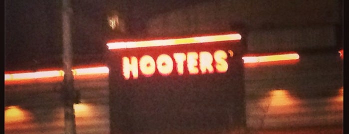 Hooters is one of Pub.