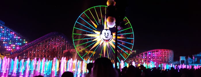 Disney California Adventure Park is one of Orte, die Stacy gefallen.