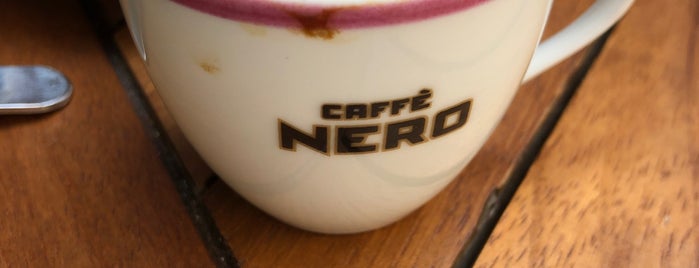 Caffè Nero is one of Tempat yang Disukai Pelin.