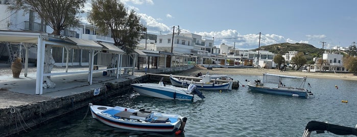 Pollonia Port is one of Μήλος.