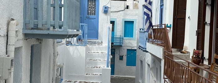 Plaka is one of μηλος.