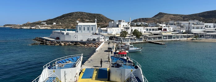 Pollonia Port is one of Μήλος.