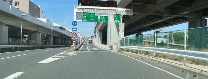 杉田出入口 is one of 高速道路.