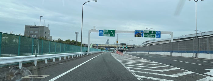 Sachiura Exit is one of 首都高速湾岸線(Bayshore Route).