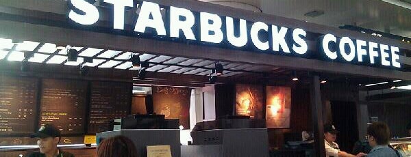 Starbucks is one of L😎'ın Beğendiği Mekanlar.