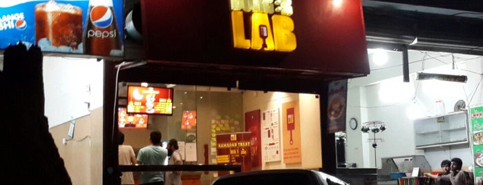 Burger Lab is one of Lugares guardados de Mona.