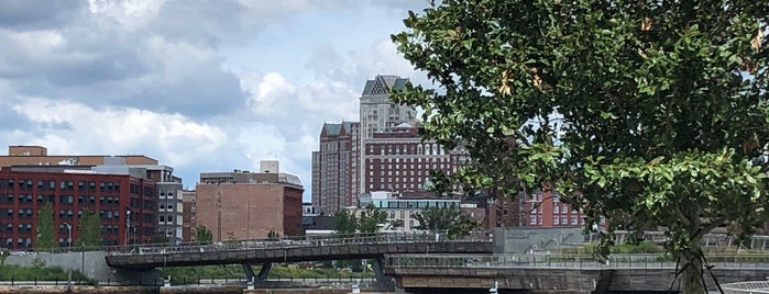 Providence River Pedestrian Bridge is one of สถานที่ที่ Al ถูกใจ.