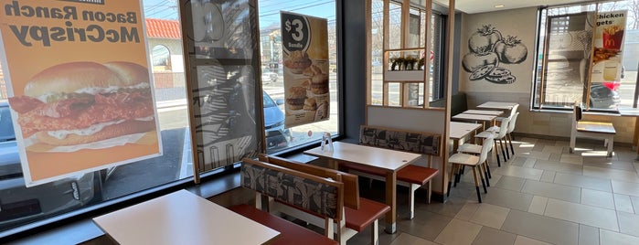 McDonald's is one of Posti salvati di Maria.
