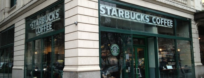 Starbucks is one of Lieux qui ont plu à Alexandra.