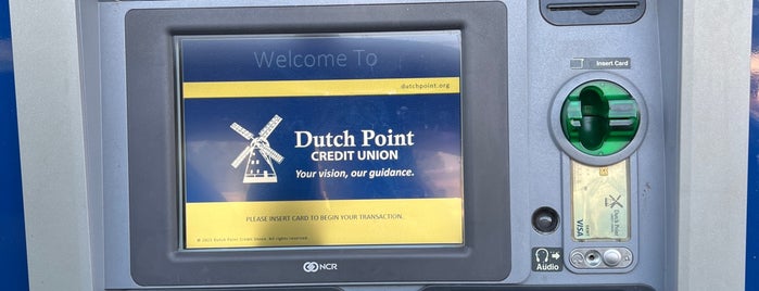 Dutch Point Credit Union is one of Lieux qui ont plu à P.