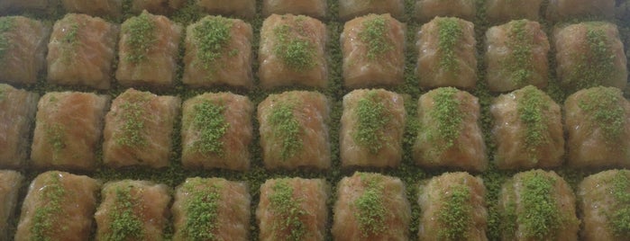 Mahmut Keleşoğlu Baklavaları is one of Gurme Tur.