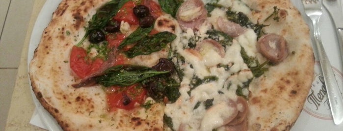 Pizzeria La Notizia is one of Napoli FOOD PORN.