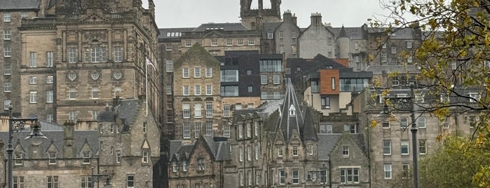 Edinburgh Tourist Centre is one of Holiday.