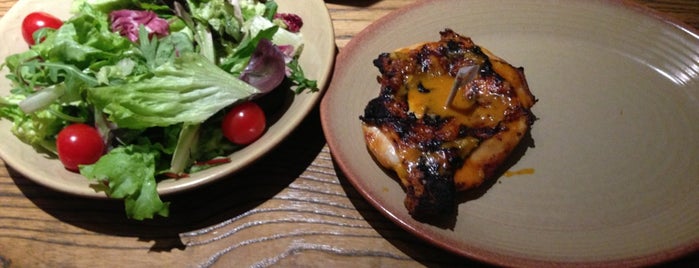 Nando's is one of Carlさんのお気に入りスポット.