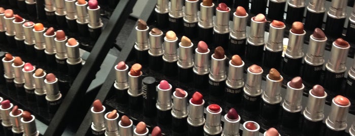 MAC Cosmetics is one of Lojas.