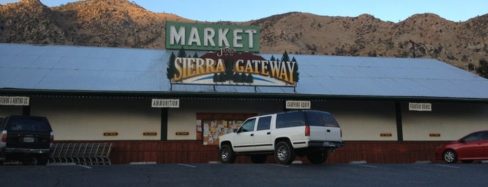 Sierra Gateway Market is one of Tempat yang Disukai Alison.