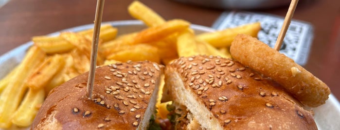 Burger Republic is one of Alaçatı Kahvaltı.