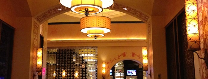 Grand Lux Cafe is one of Stephen’s Liked Places.