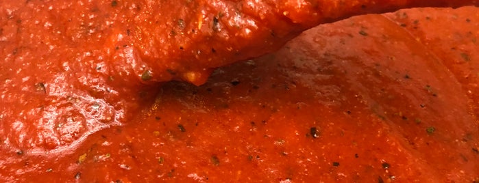 Graziano's Pasta Sauce is one of สถานที่ที่บันทึกไว้ของ Kimmie.