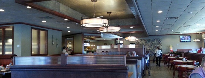 Lamp Post Diner is one of Tempat yang Disukai Diana.