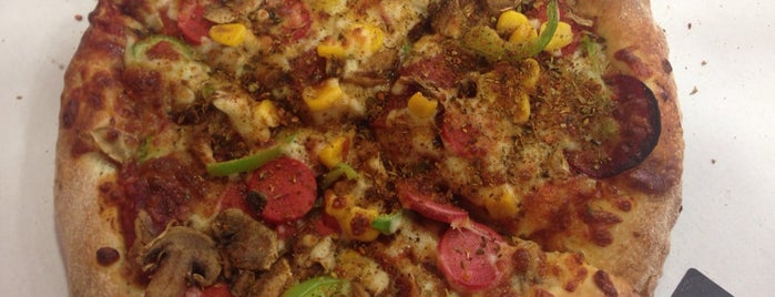 Domino's Pizza is one of Locais curtidos por Bircan 🐞🐞🐞.