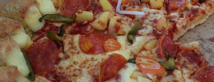 Pizza Hut is one of Locais curtidos por Cristina.
