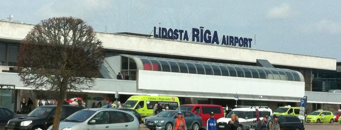 Aeroporto Internacional de Riga (RIX) is one of Locais curtidos por Elena.