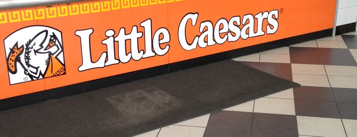 Little Caesars Pizza is one of Comer en Guadalajara.