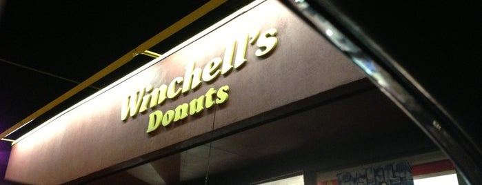 Winchell's Doughnut House is one of Locais curtidos por Jacob.