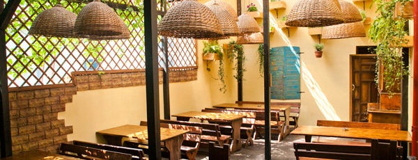 Tapa de Comida is one of 10 ресторанов с лучшими верандами.
