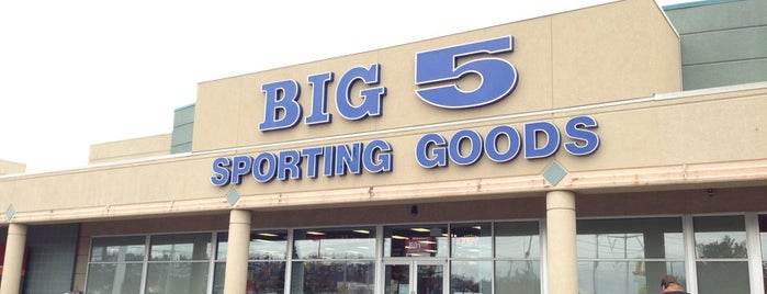 Big 5 Sporting Goods is one of Lieux qui ont plu à John.
