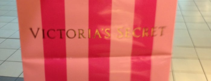 Victoria's Secret is one of Sheenaさんのお気に入りスポット.