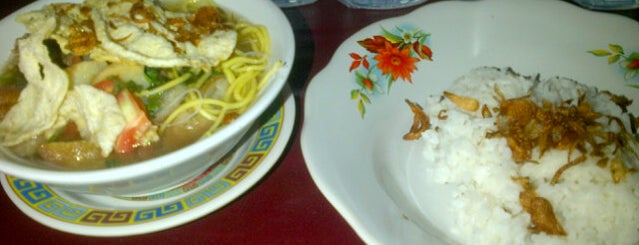 Soto Mie Bogor Bogarasa is one of Locais curtidos por Dee.