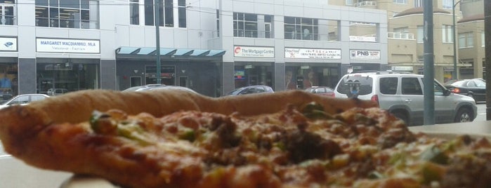Panago Pizza is one of Lugares favoritos de Moe.