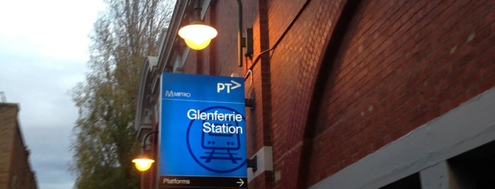Glenferrie Station is one of Orte, die Priya gefallen.