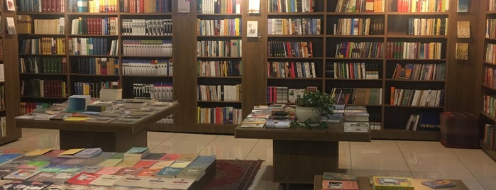 Ekbatan Book Café is one of كافه هاي تهران.