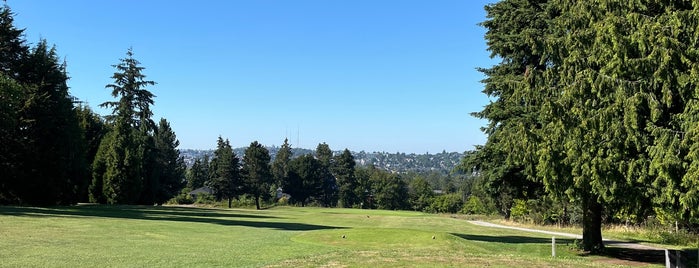 Jefferson Park Golf Course is one of สถานที่ที่ Tyler ถูกใจ.