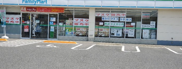 FamilyMart is one of 岡山市コンビニ.