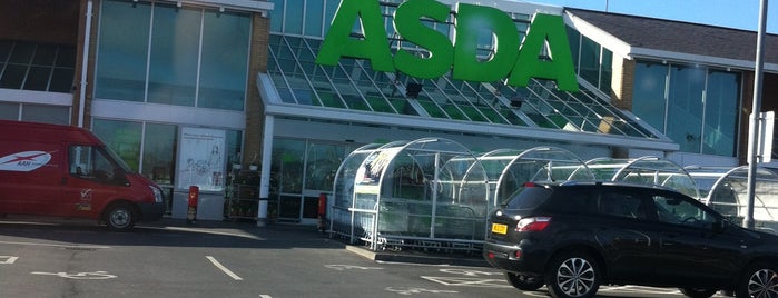 Asda is one of Carlさんのお気に入りスポット.